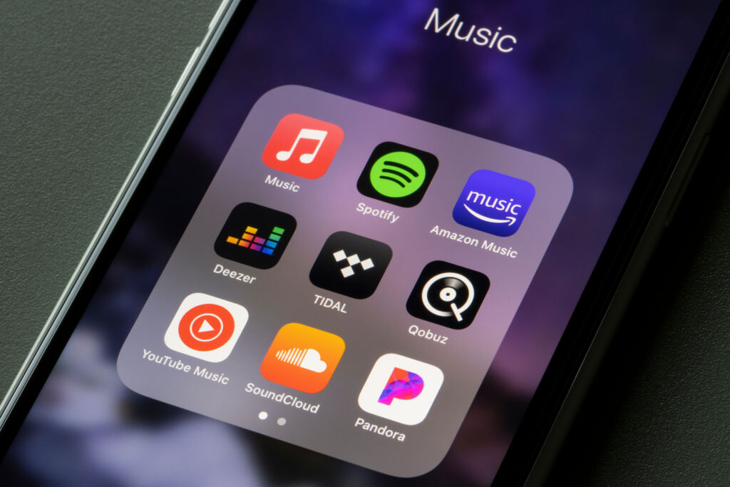 Aplikacje do słuchania muzyki różnią się jakością streamingu, cenami subskrypcji i wieloma innymi aspektami
