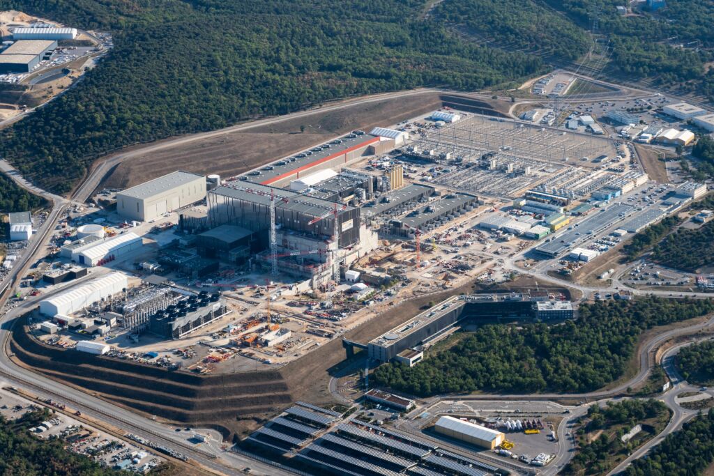 Międzynarodowy Eksperymentalny Reaktor Termonuklearny powstaje we Francji