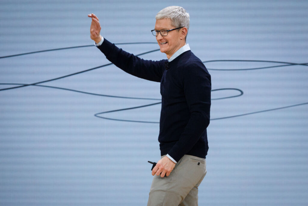 Tim Cook jest CEO Apple i zasiada w jego radzie dyrektorów