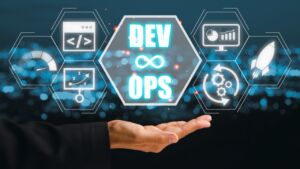 DevOps: automatyzacja, narzędzia CI/CD / Mongta Studio, Shutterstock.com