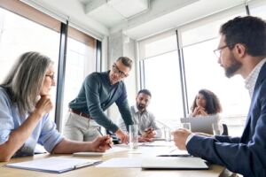 project manager - meeting in the office Fot. Ground Picture / Shutterstock.com