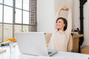 Elastyczny czas pracy jest jednym z najbardziej atrakcyjnych benefitów dla pracowników branży IT. /Fot. ESB Professional, Shutterstock.com