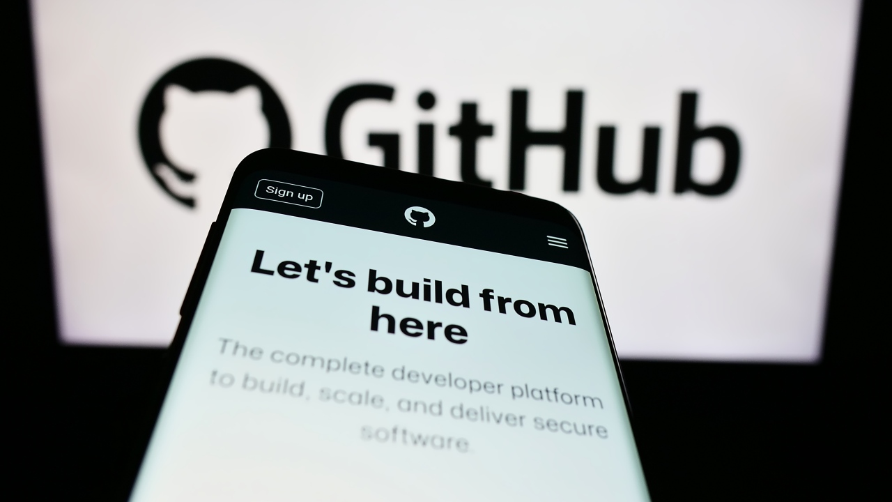 GitHub: co to jest? Narzędzia i funkcje / Fot. T. Schneider, Shutterstock.com