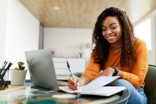 podpowiemy, jak stworzyć idealny list motywacyjny i podamy przykład./ Fot. Prostock-studio, Shutterstock.com