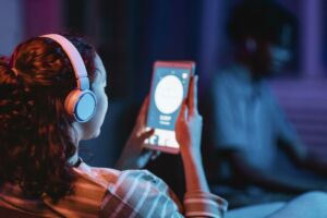 Top 5 music apps include Spotify, Apple Music, Amazon Music, Youtube, and Tidal.