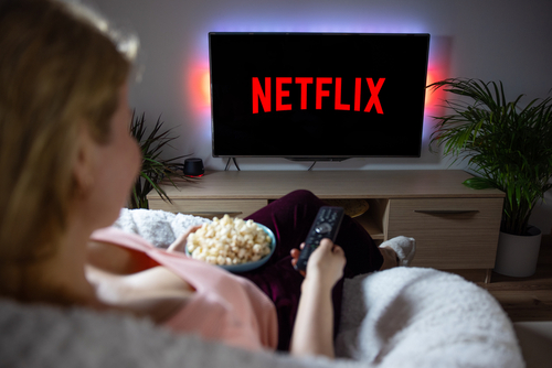 Cena najwyższego pakietu Netflix może wydawać się stosunkowo wysoka w porównaniu z innymi dostępnymi opcjami. /Fot. Kaspars Grinvalds, Shutterstock.com