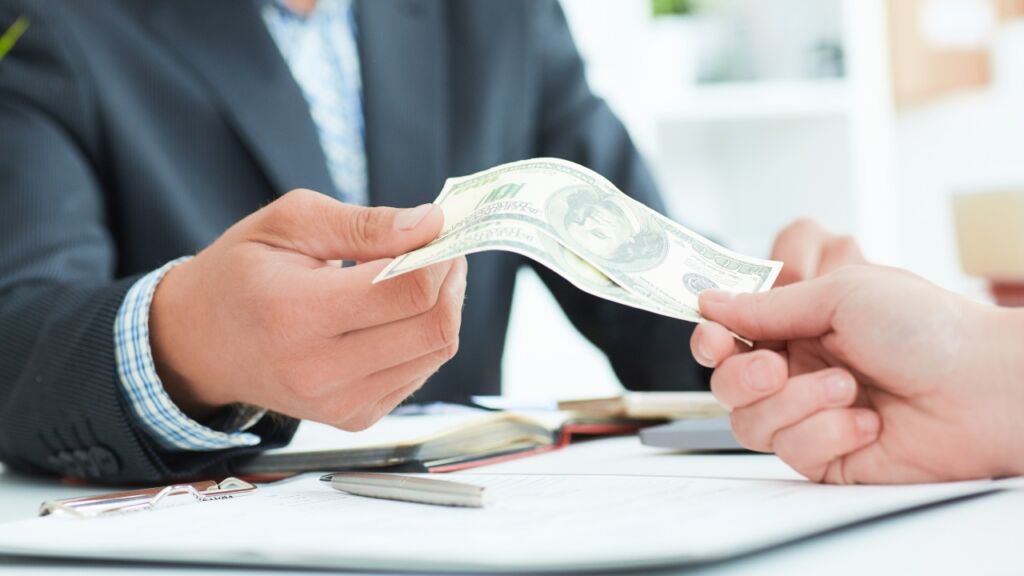 Ile wynosi prowizja od nadpłaty kredytu? / Fot. Vitali Michkou, Shutterstock.com