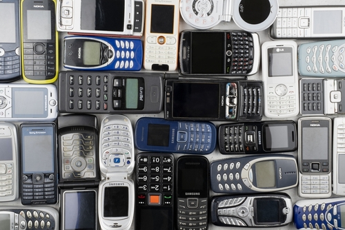 Pierwszy telefon komórkowy powstał w 1973 roku. /Fot. ArieStudio, Shutterstock