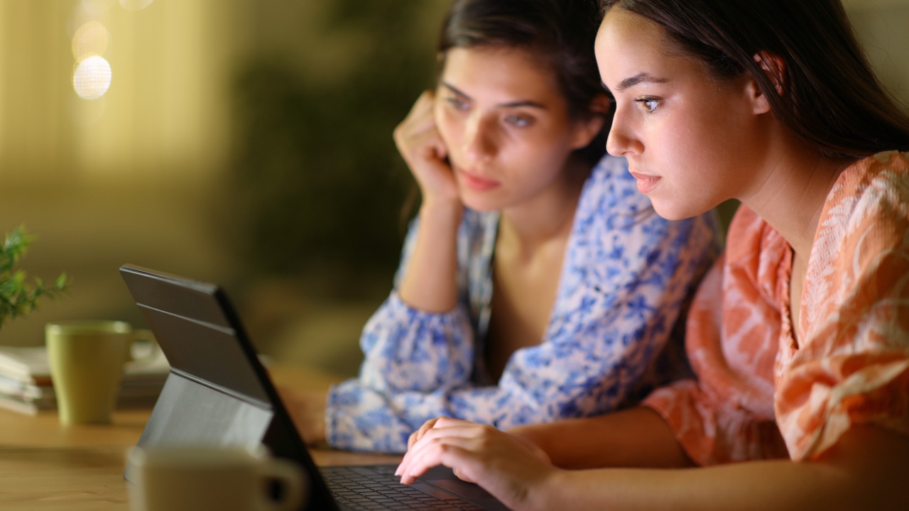 Najlepsza telewizja internetowa za darmo w Polsce / Fot. Pheelings media, Shutterstock.com