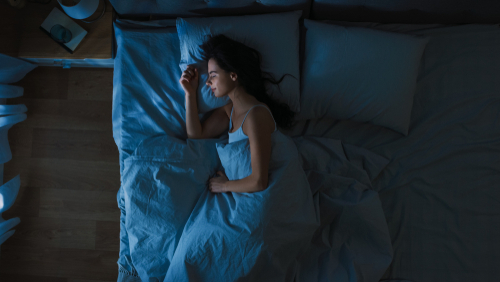 Istnieją sprawdzone techniki, które pomogą szybko zasnąć./ Fot. Gorodenkoff, Shutterstock.com
