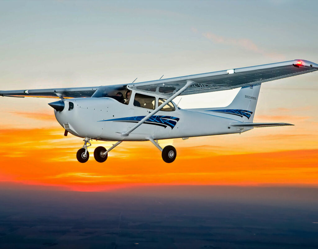 Początkujący piloci często uczą się latać na maszynach takich jak Cessna 172 Skyhawk