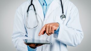 Skierowanie na badania medycyny pracy / Fot. Prostock-studio, Shutterstock.com