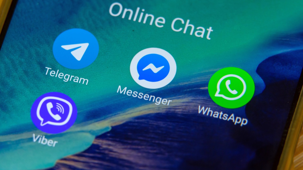 Interoperacyjność WhatsApp. Będzie musiał obsłużyć inne komunikatory - Fot. Robert and Monika, Shutterstock.com