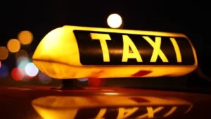 jak-zostac-taksowkarzem-wymagania-obowiazki-pierwsze-kroki-zarobki - Fot. art.designer, Shutterstock
