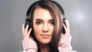 radio-w-pracy-stacje-muzyka-koncentracja-wyniki-przyklady-prawo-zaiks-stoart - Fot. PeopleImages.com - Yuri A, Shutterstock