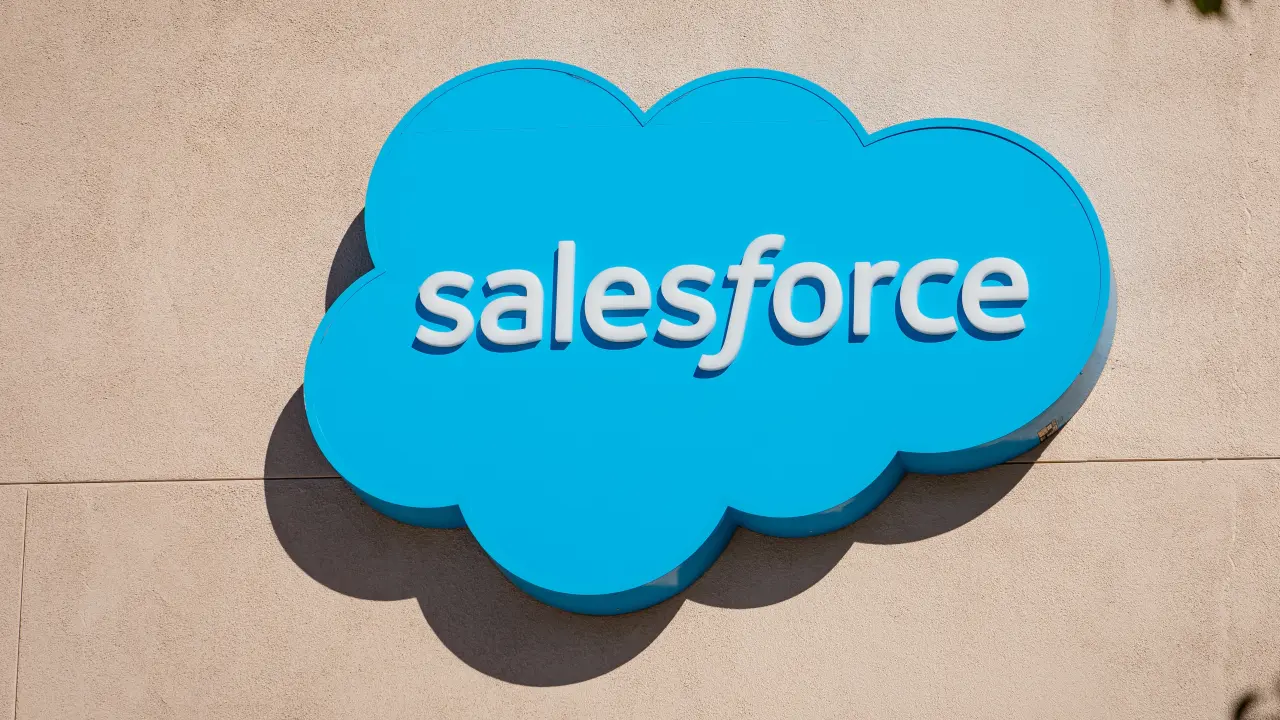 salesforce-co-to-jest-crm-platforma-zarzadzanie-relacjami-z-klientami - Fot. bluestork, Shutterstock